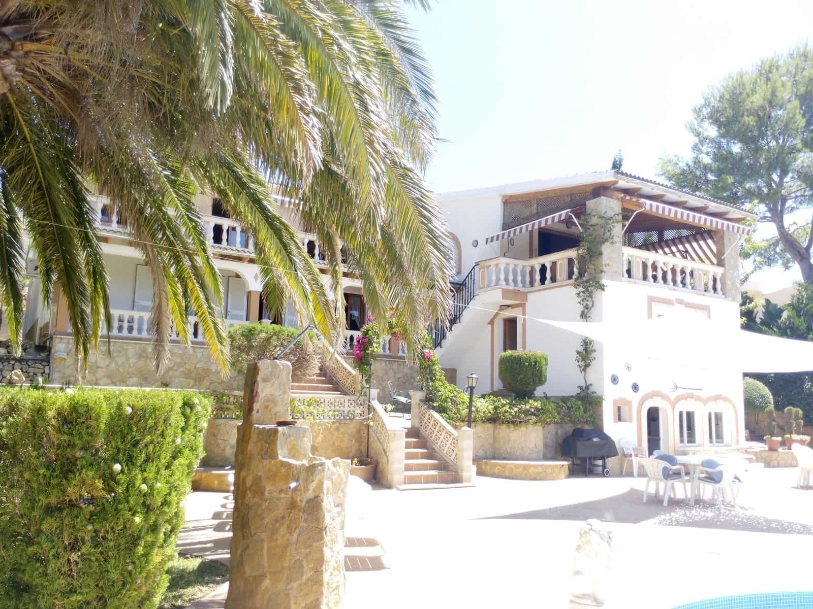 Chalet de 6 habitaciones en Santa Ponsa en venta con piscina garaje - 2.150.000 € (Ref: 8879158)