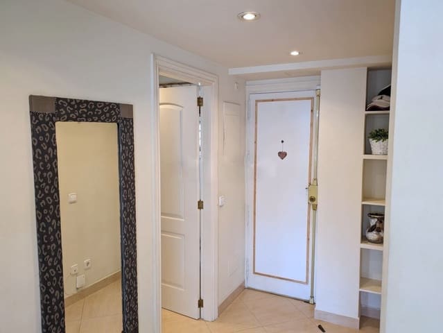 2 slaapkamer Flat te koop in Portals Nous, Calvià met garage - € 395.000 (Ref: 8931770)