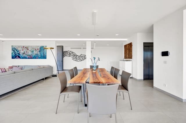 4 soverom Villa til salgs i Santa Ponsa, Calvià med svømmebasseng garasje - € 5 900 000 (Ref: 9002775)