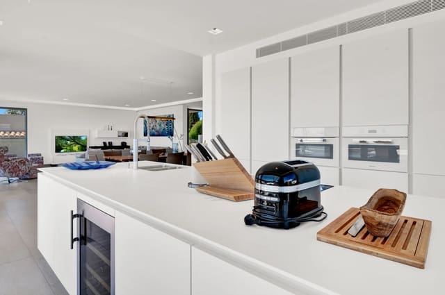 4 soverom Villa til salgs i Santa Ponsa, Calvià med svømmebasseng garasje - € 5 900 000 (Ref: 9002775)