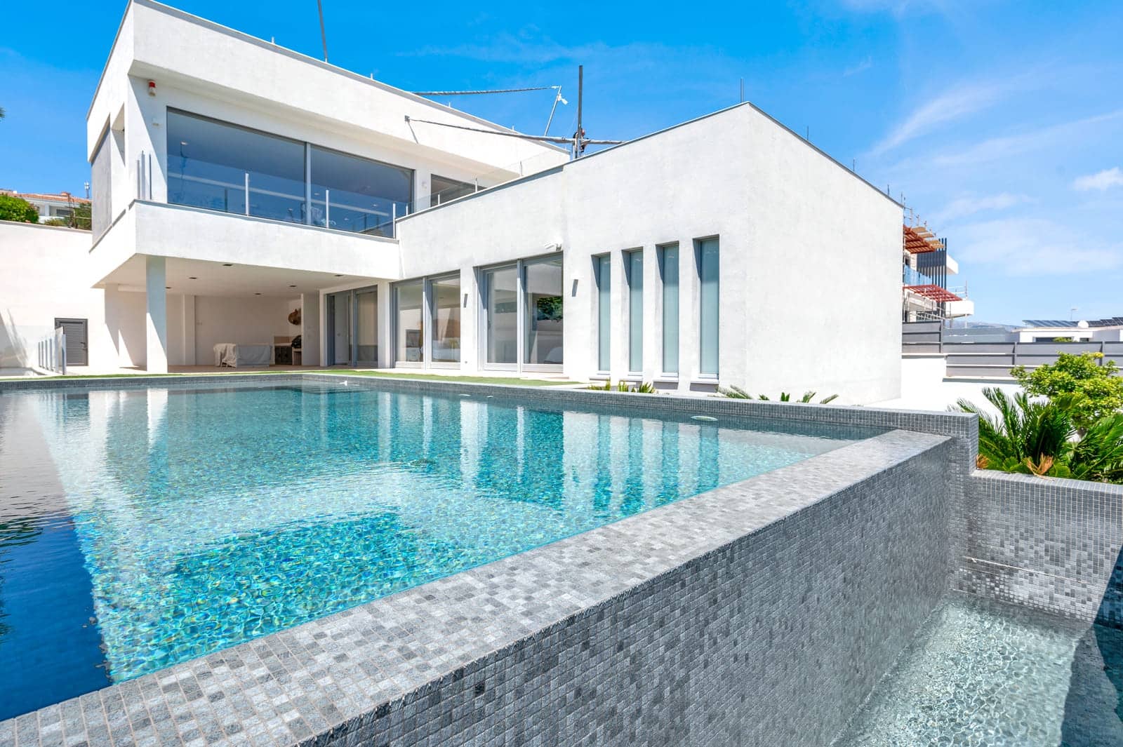 4 soverom Villa til salgs i Santa Ponsa med svømmebasseng garasje - € 5 900 000 (Ref: 9002775)