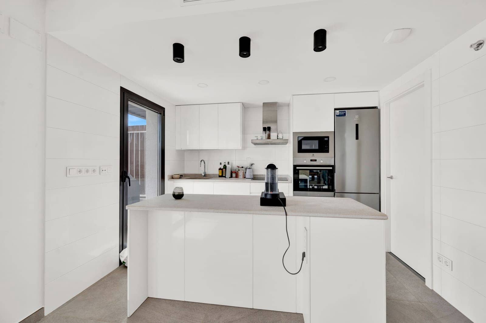 2 sypialnia Penthouse na sprzedaż w Santa Ponsa z basenem garażem - 1 085 000 € (Ref: 9017190)