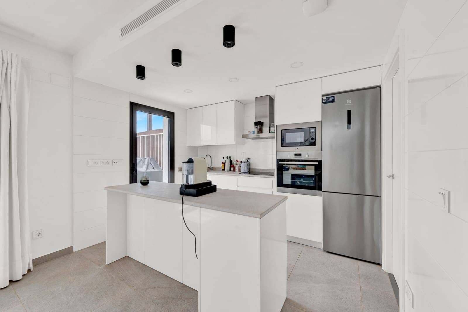 2 sypialnia Penthouse na sprzedaż w Santa Ponsa z basenem garażem - 1 085 000 € (Ref: 9017190)