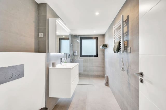 Ático de 2 habitaciones en Santa Ponsa, Calvià en venta con piscina garaje - 1.085.000 € (Ref: 9017190)