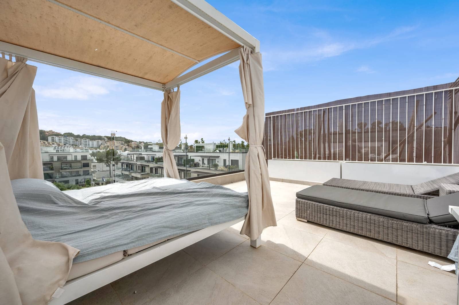 2 sypialnia Penthouse na sprzedaż w Santa Ponsa z basenem garażem - 1 085 000 € (Ref: 9017190)