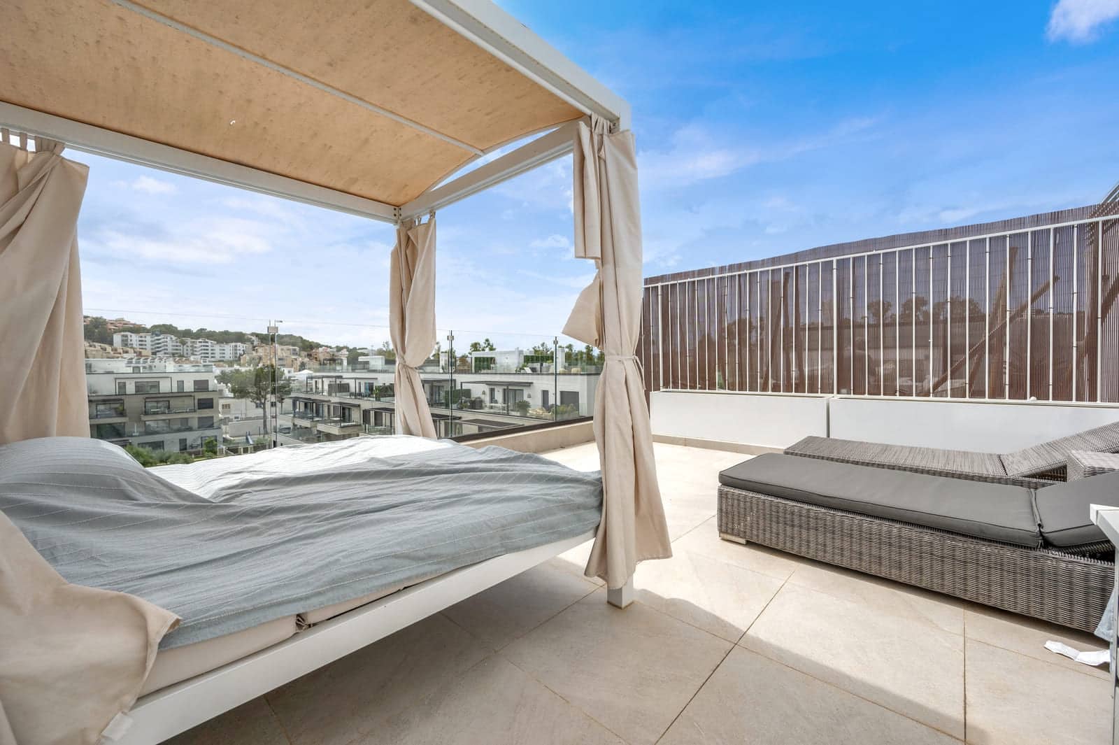 2 sypialnia Penthouse na sprzedaż w Santa Ponsa z basenem garażem - 1 085 000 € (Ref: 9017190)