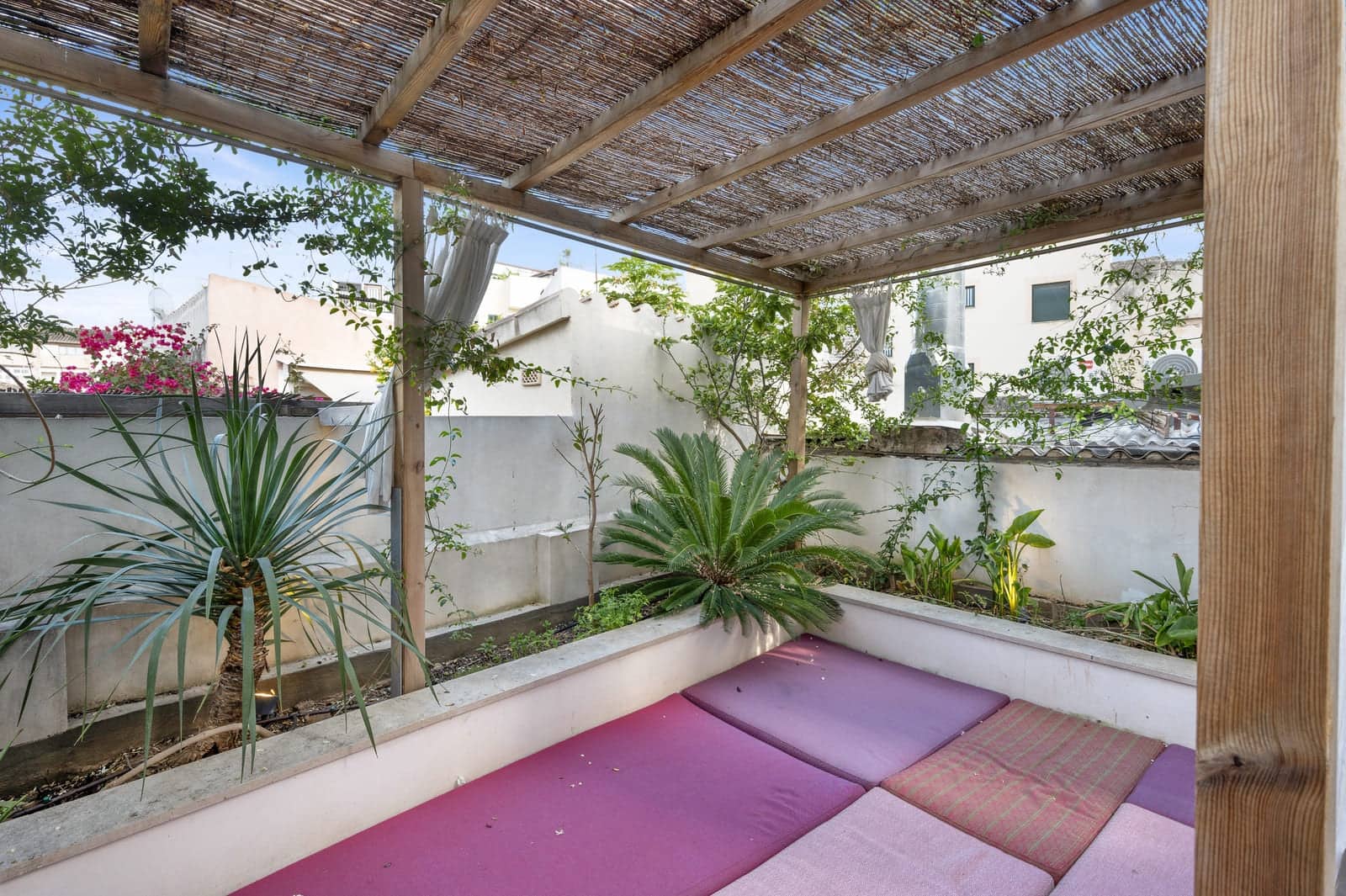 2 bedroom Flat for sale in Palma de Mallorca with pool - € 1,500,000 (Ref: 9081183)