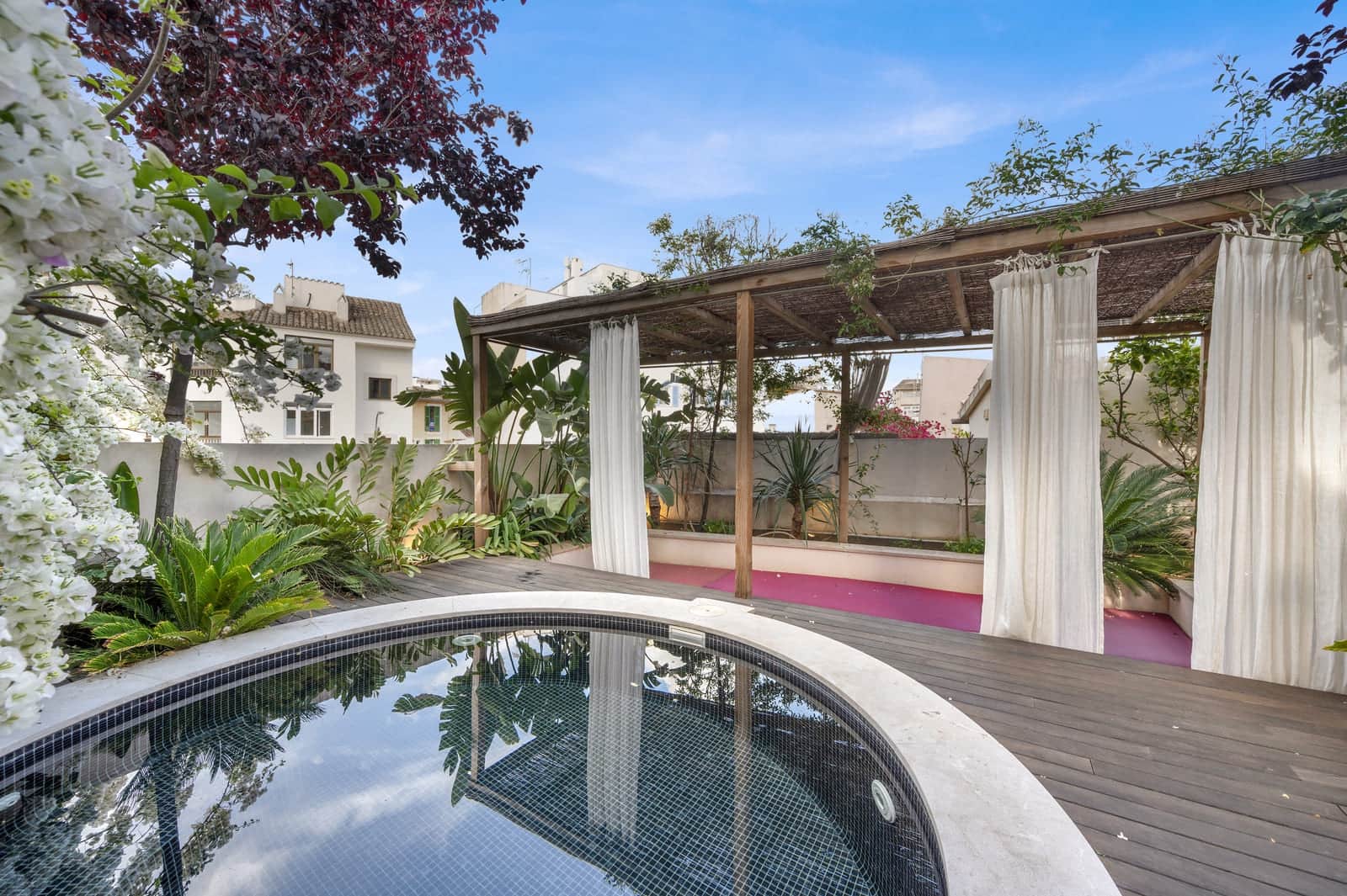 2 bedroom Flat for sale in Palma de Mallorca with pool - € 1,500,000 (Ref: 9081183)