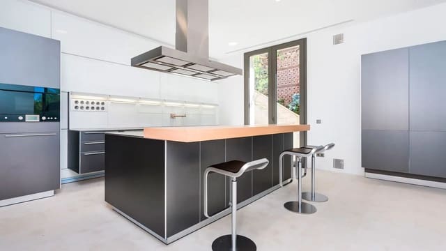 7 bedroom Villa for rent in Es Camp De Mar / El Camp De Mar, Andratx with pool garage - € 35,000 (Ref: 9296523)