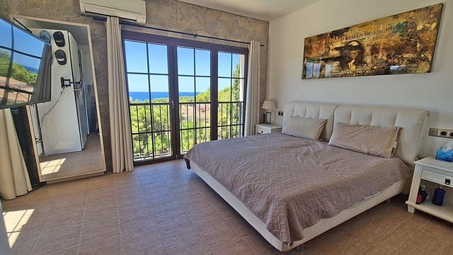 4 soveværelse Villa til salg i Costa de la Calma, Calvià med swimmingpool garage - € 2.490.000 (Ref: 9302832)