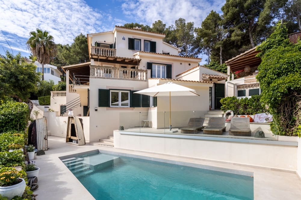 4 bedroom Villa for sale in Genova with pool garage - € 2,300,000 (Ref: 9400214)