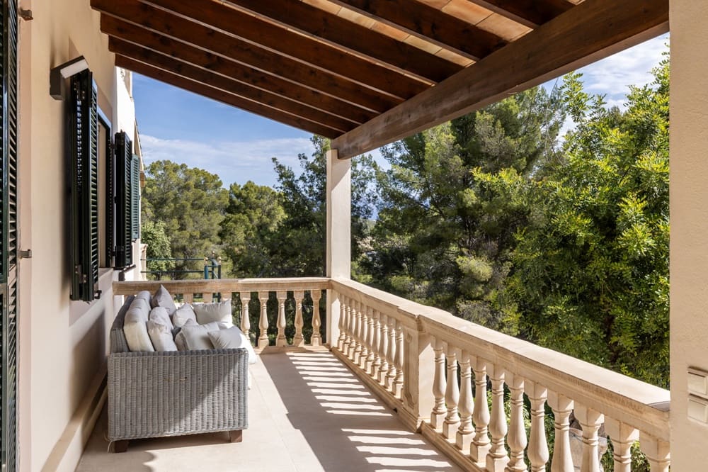 4 bedroom Villa for sale in Genova with pool garage - € 2,300,000 (Ref: 9400214)