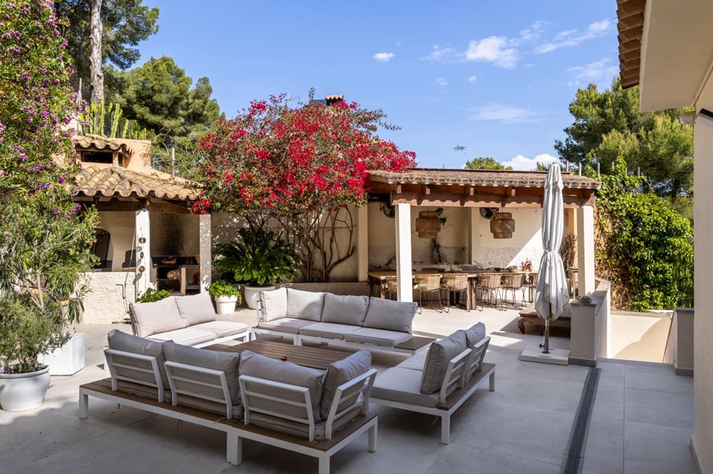 4 bedroom Villa for sale in Genova with pool garage - € 2,300,000 (Ref: 9400214)