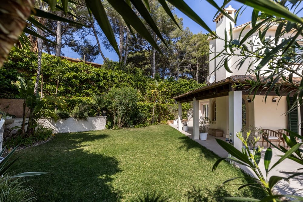 4 bedroom Villa for sale in Genova with pool garage - € 2,300,000 (Ref: 9400214)