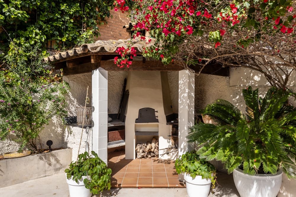 4 bedroom Villa for sale in Genova with pool garage - € 2,300,000 (Ref: 9400214)