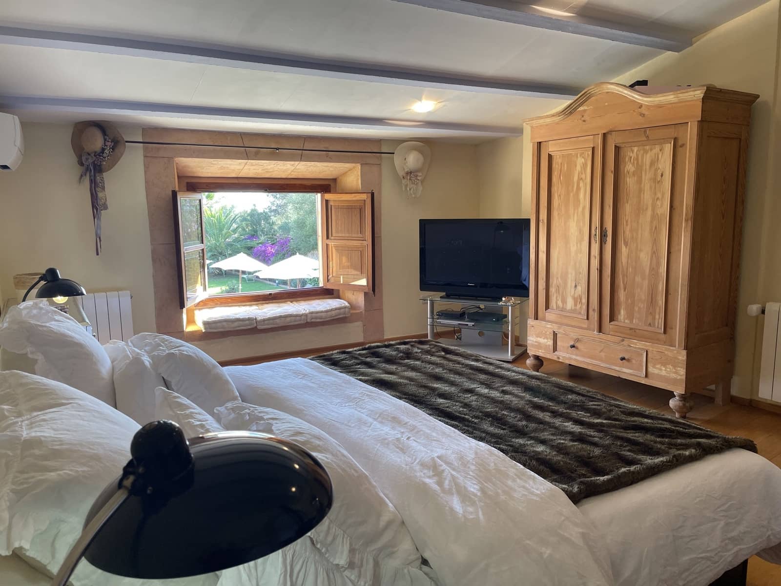 3 bedroom Villa for sale in Llucmajor with pool garage - € 1,995,000 (Ref: 9400216)