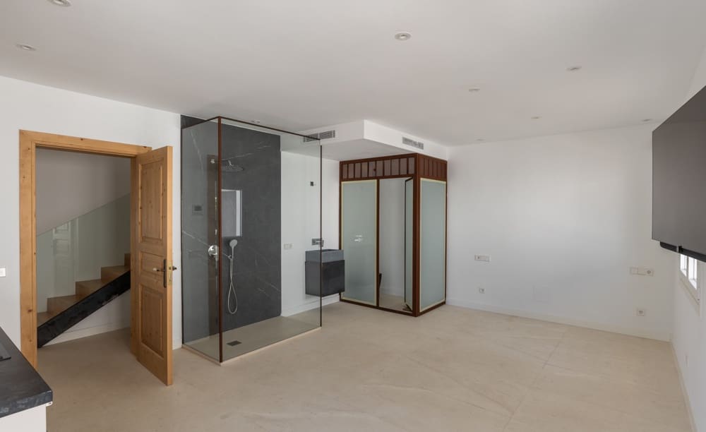 3 bedroom Villa for sale in Genova with pool garage - € 3,200,000 (Ref: 9400217)