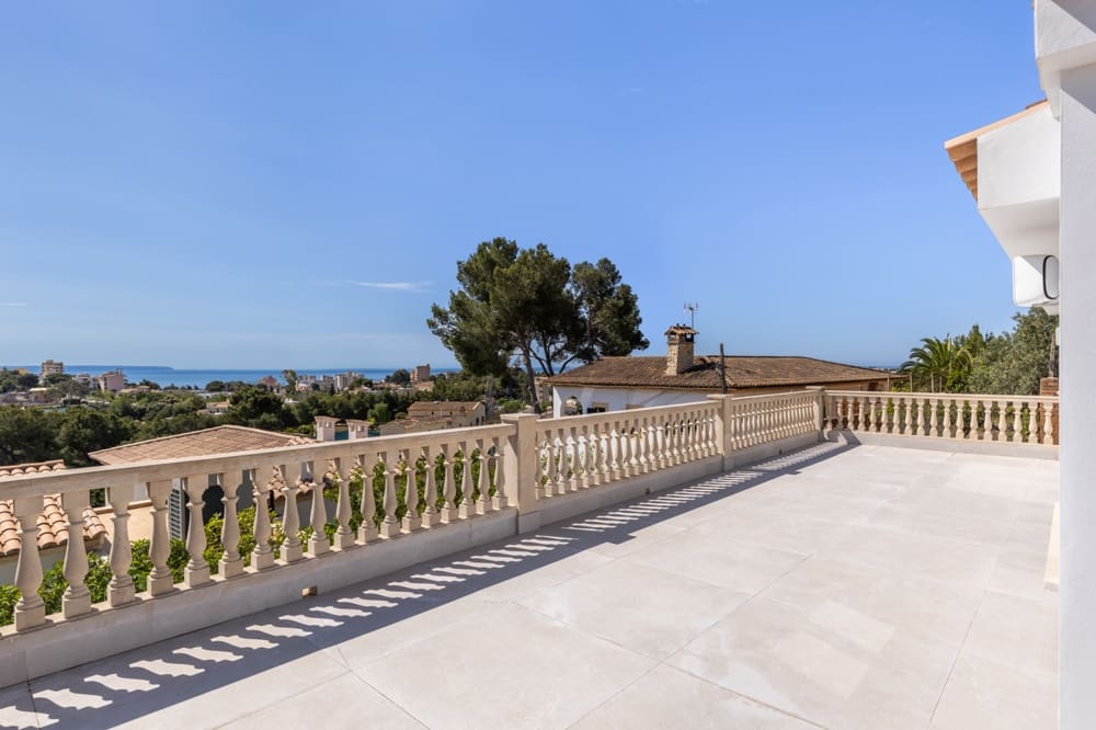 3 bedroom Villa for sale in Genova with pool garage - € 3,200,000 (Ref: 9400217)