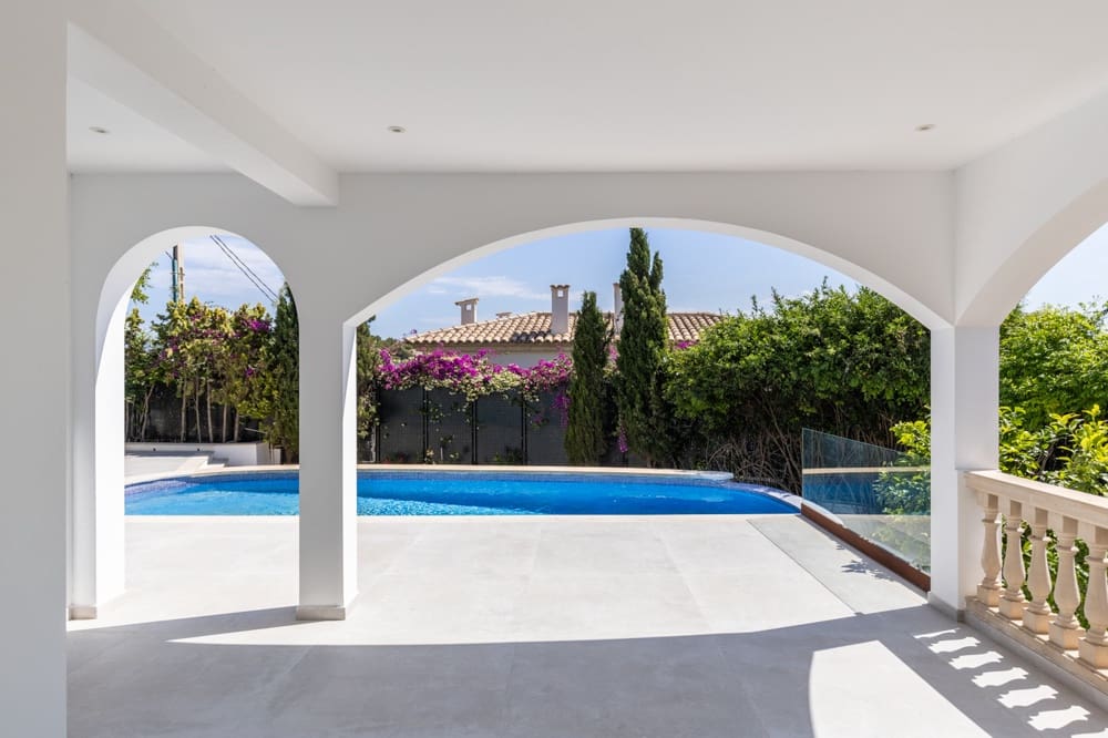 3 bedroom Villa for sale in Genova with pool garage - € 3,200,000 (Ref: 9400217)