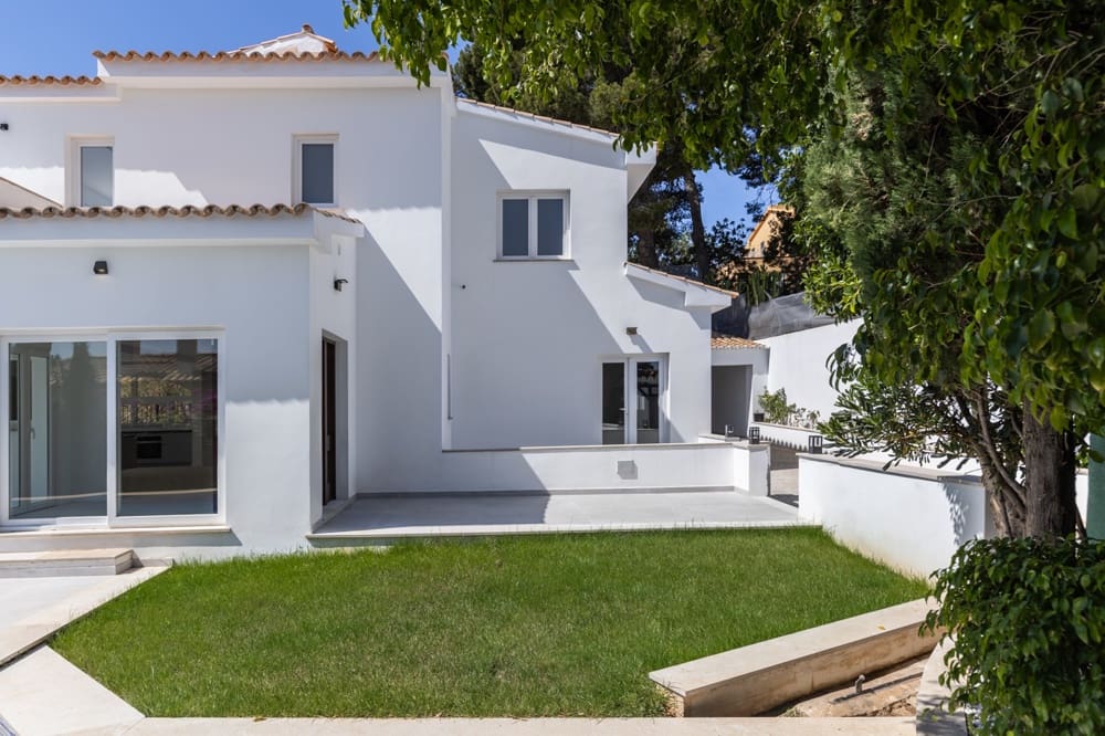 3 bedroom Villa for sale in Genova with pool garage - € 3,200,000 (Ref: 9400217)