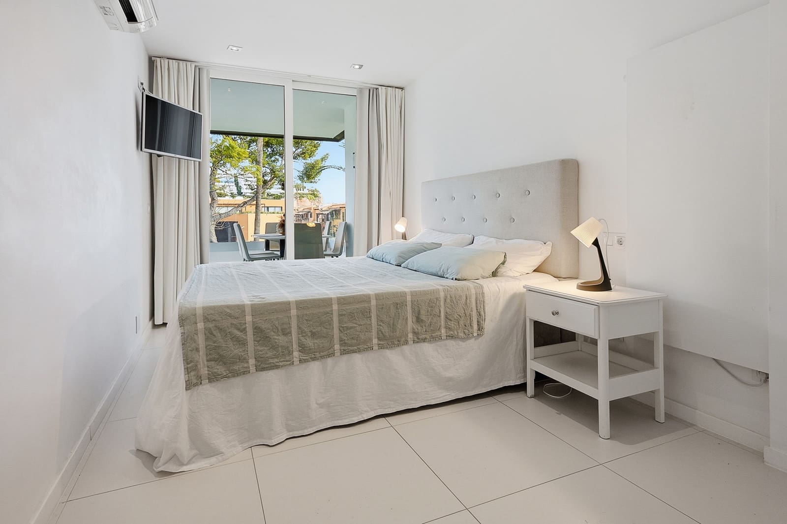 3 bedroom Flat for sale in Portals Nous with pool - € 749,000 (Ref: 9400218)