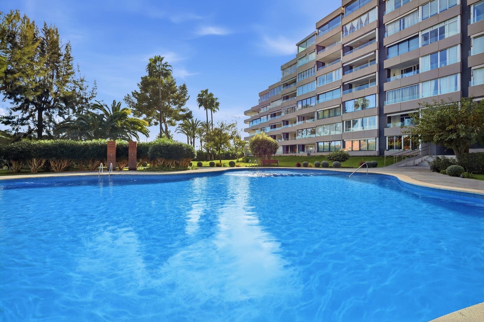 3 bedroom Flat for sale in Portals Nous with pool - € 749,000 (Ref: 9400218)