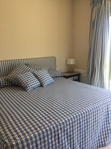 Ático de 3 habitaciones en Sol de Mallorca, Calvià en alquiler con piscina garaje - 3.200 € (Ref: 9450400)