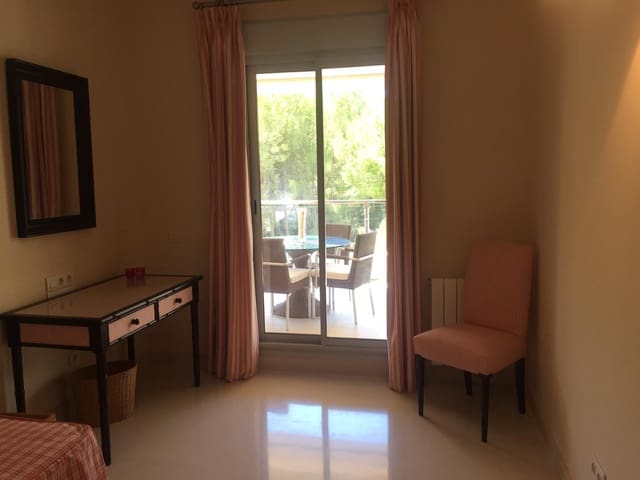 Ático de 3 habitaciones en Sol de Mallorca, Calvià en alquiler con piscina garaje - 3.200 € (Ref: 9450400)