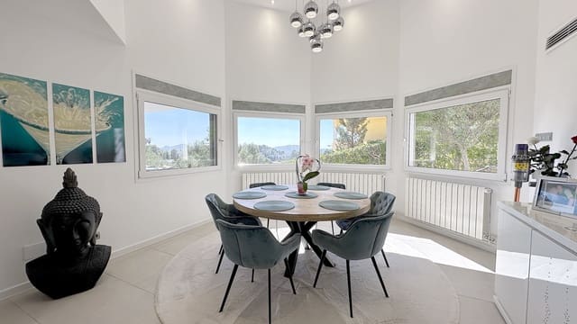 Chalet de 4 habitaciones en Costa de la Calma, Calvià en venta con piscina garaje - 1.980.000 € (Ref: 9630617)