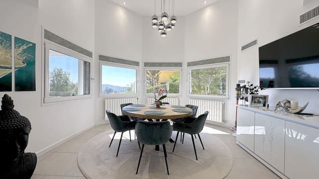 Chalet de 4 habitaciones en Costa de la Calma, Calvià en venta con piscina garaje - 1.980.000 € (Ref: 9630617)