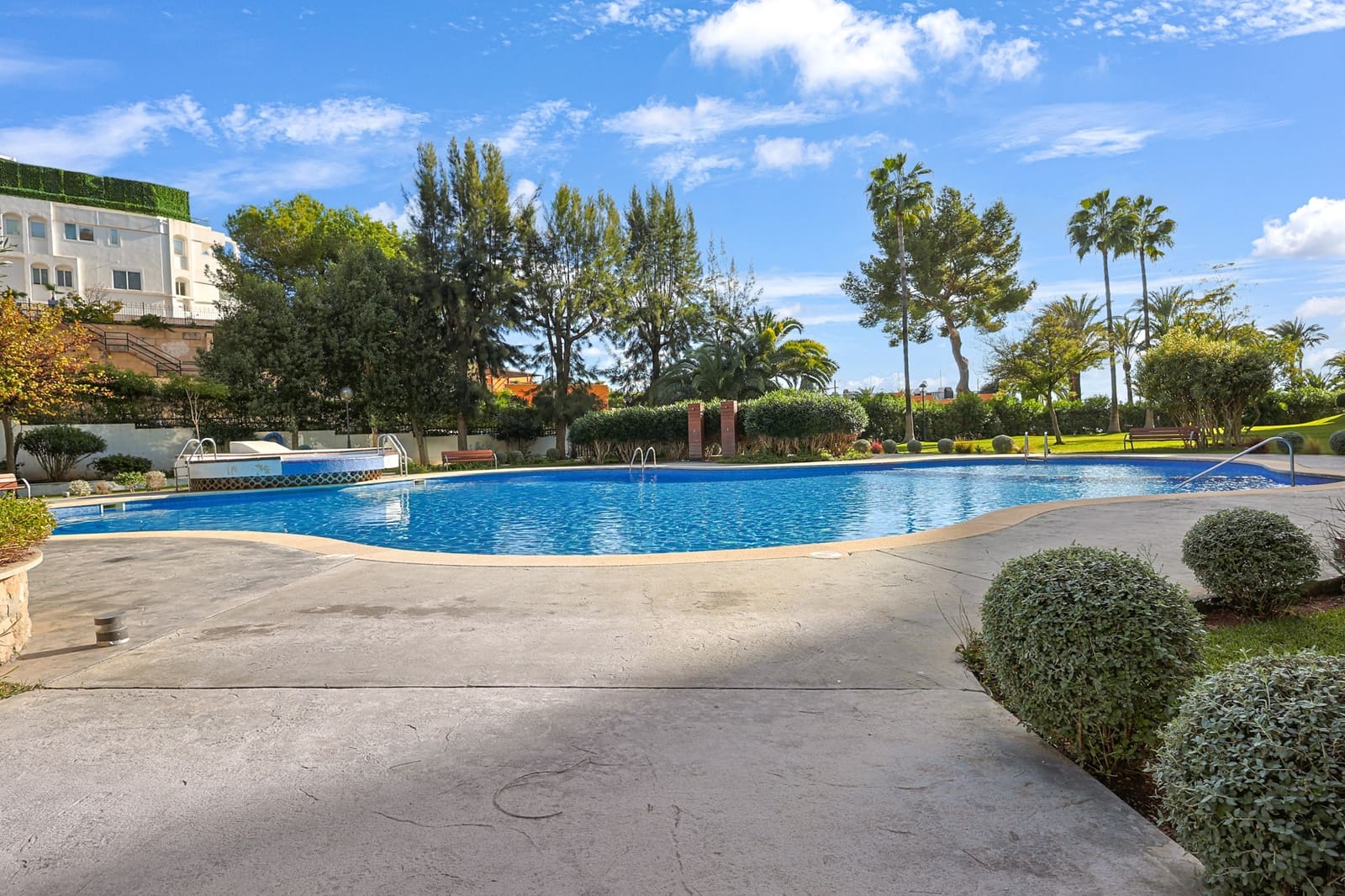 3 bedroom Flat for rent in Portals Nous with pool - € 2,800 (Ref: 9714019)