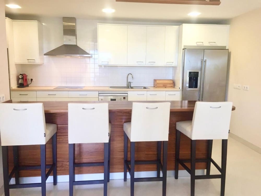 3 makuuhuone Kattohuoneisto vuokrattavana paikassa Sol de Mallorca mukana uima-altaan 
autotalli - 3 200 € (Ref: 9816652)