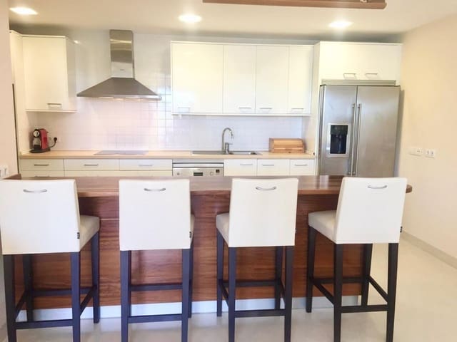 3 soverom Penthouse til leie i Sol de Mallorca, Calvià med svømmebasseng garasje - € 3 200 (Ref: 9816652)