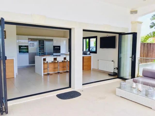 5 makuuhuone Huvila vuokrattavana paikassa Cala Vinyes / Cala Vinyas / Cala Viñas, Calvià mukana uima-altaan 
autotalli - 12 000 € (Ref: 9863590)