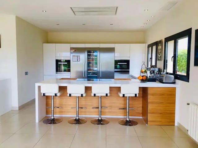 5 makuuhuone Huvila vuokrattavana paikassa Cala Vinyes / Cala Vinyas / Cala Viñas, Calvià mukana uima-altaan 
autotalli - 12 000 € (Ref: 9863590)