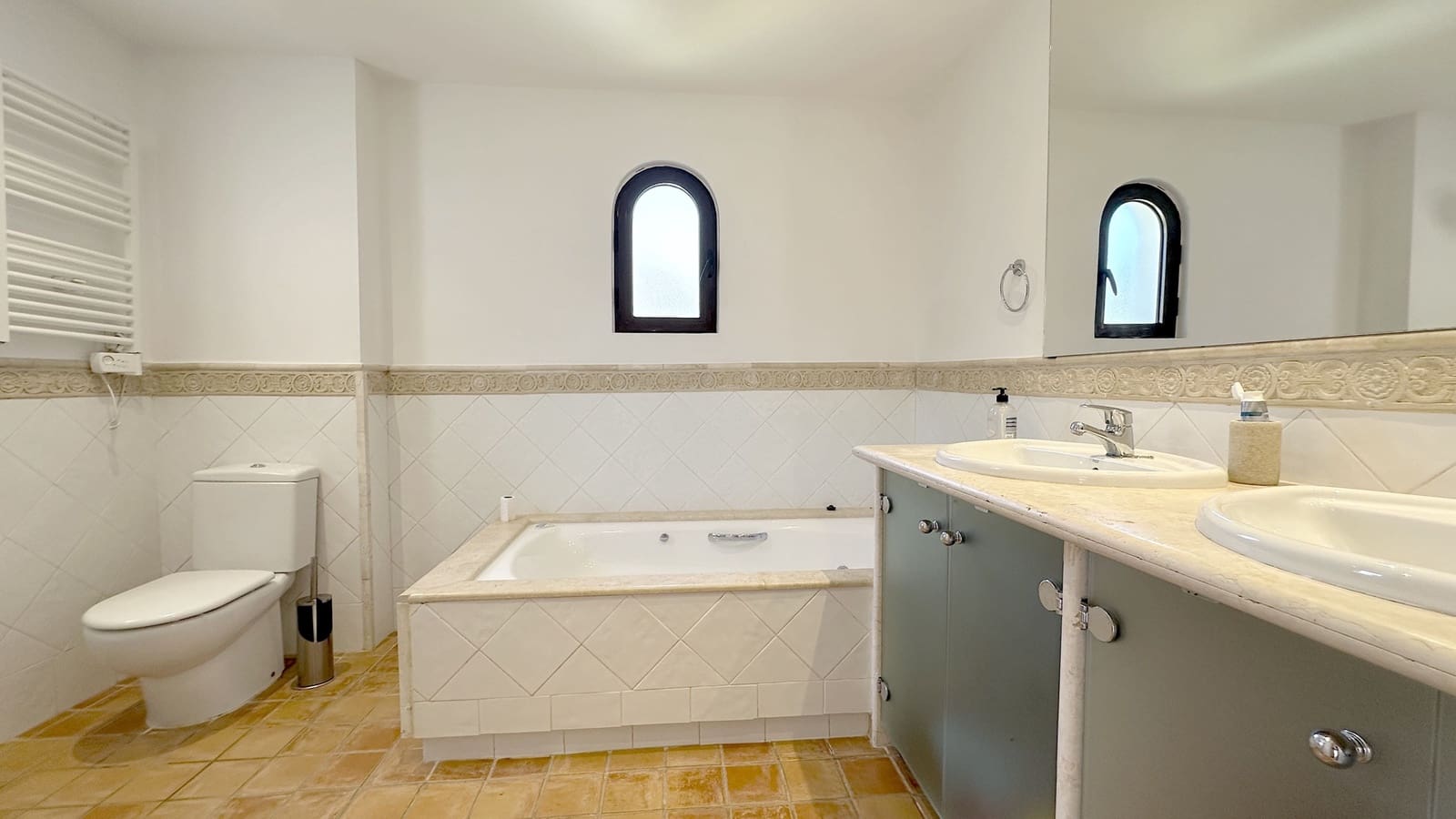3 sovrum Hus att hyra i El Toro / Port Adriano med pool garage - 4 500 € (Ref: 9915046)