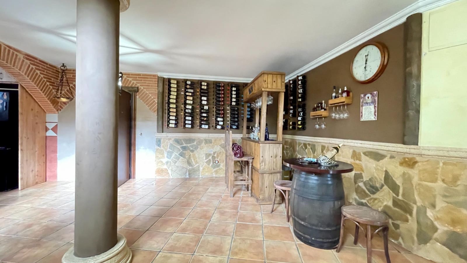 7 sypialnia Willa na sprzedaż w Sax z basenem garażem - 449 000 € (Ref: 10062526)