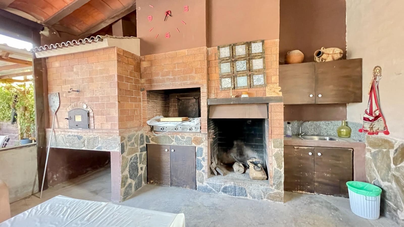7 sypialnia Willa na sprzedaż w Sax z basenem garażem - 449 000 € (Ref: 10062526)