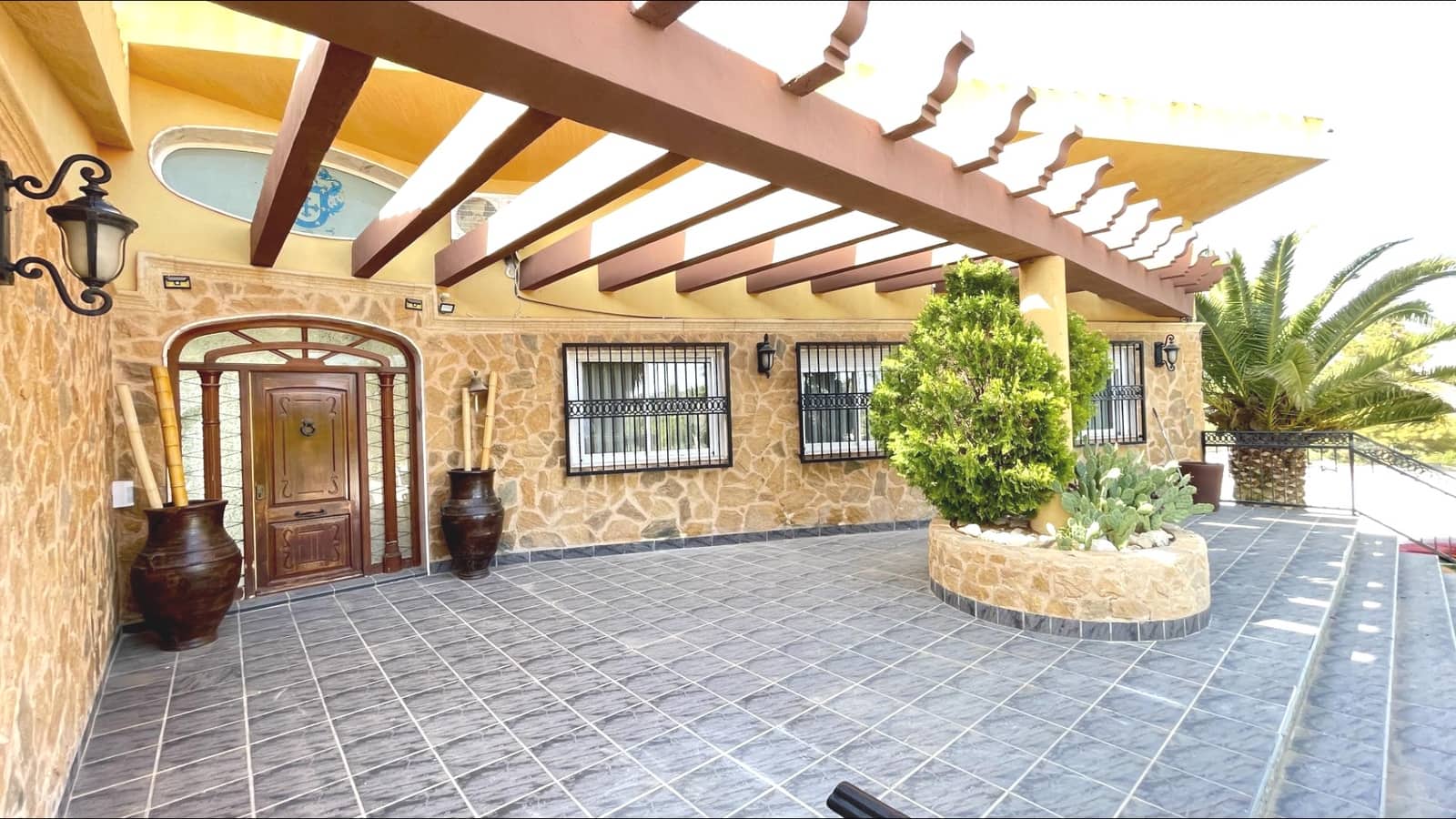 7 sypialnia Willa na sprzedaż w Sax z basenem garażem - 449 000 € (Ref: 10062526)
