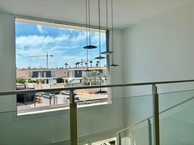 2 slaapkamer Rijtjeshuis te koop in Gran Alacant, Santa Pola met zwembad garage - € 298.000 (Ref: 10062529)