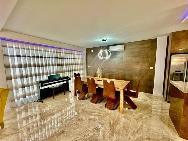5 sypialnia Willa na sprzedaż w Rebolledo, Miasto Alicante / Alacant z basenem garażem - 815 000 € (Ref: 10062530)