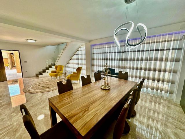 5 sypialnia Willa na sprzedaż w Rebolledo, Miasto Alicante / Alacant z basenem garażem - 815 000 € (Ref: 10062530)