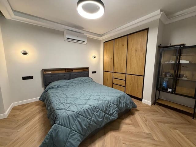 3 Zimmer Villa zu verkaufen in Vistahermosa, Alicante / Alacant Stadt mit Pool Garage - 760.000 € (Ref: 10062539)