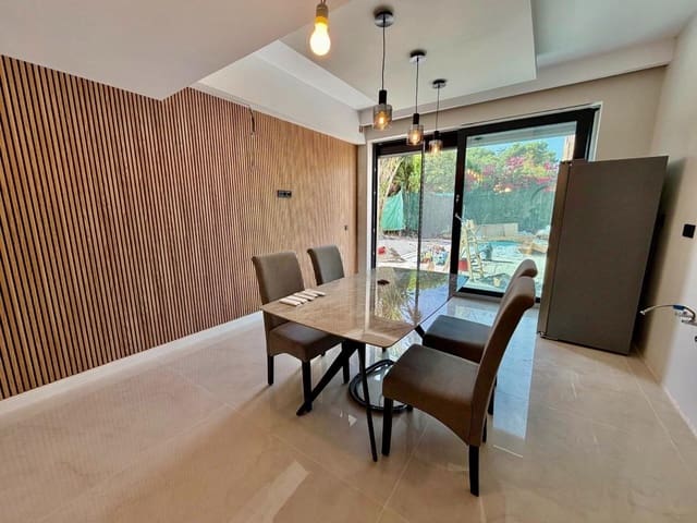 3 Zimmer Villa zu verkaufen in Vistahermosa, Alicante / Alacant Stadt mit Pool Garage - 760.000 € (Ref: 10062539)