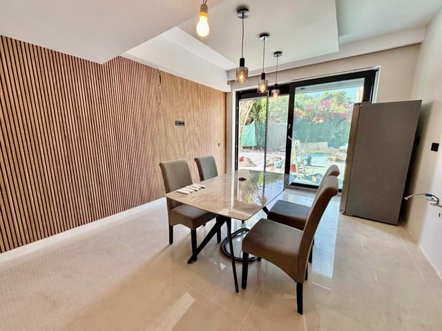 3 Zimmer Villa zu verkaufen in Vistahermosa, Alicante / Alacant Stadt mit Pool Garage - 760.000 € (Ref: 10062539)