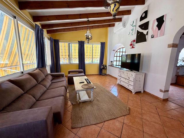 3 bedroom Villa for sale in El Campello with pool garage - € 449,000 (Ref: 10062548)