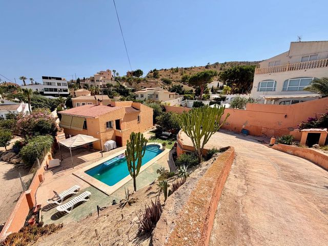 3 bedroom Villa for sale in El Campello with pool garage - € 449,000 (Ref: 10062548)