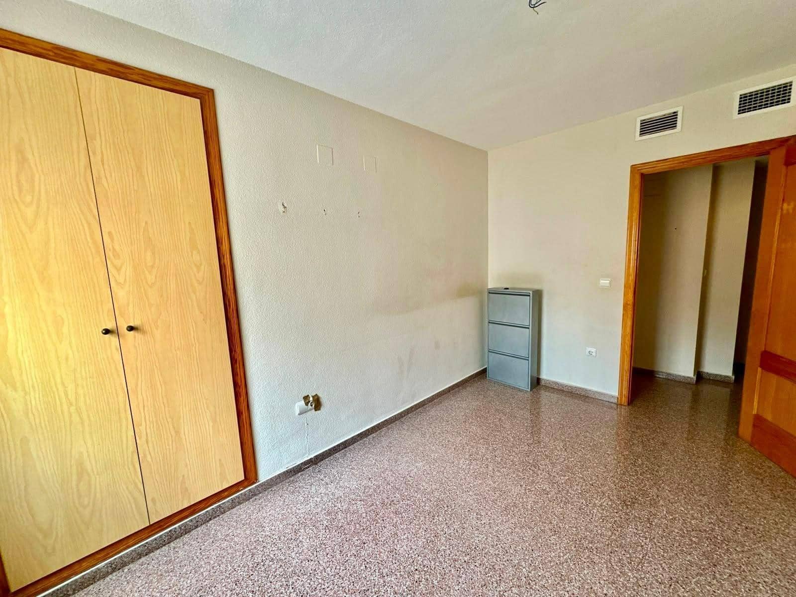 3 bedroom Flat for sale in Alicante / Alacant city with pool garage - € 260,000 (Ref: 10064695)