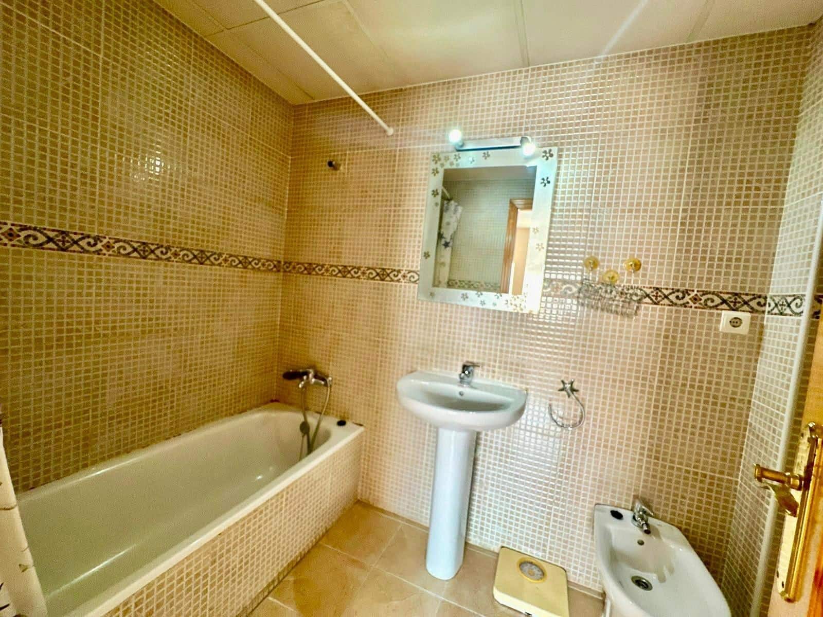 3 bedroom Flat for sale in Alicante / Alacant city with pool garage - € 260,000 (Ref: 10064695)