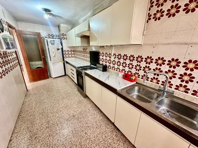 4 soveværelse Lejlighed til salg i Benalúa, Alicante by med garage - € 242.000 (Ref: 10086168)